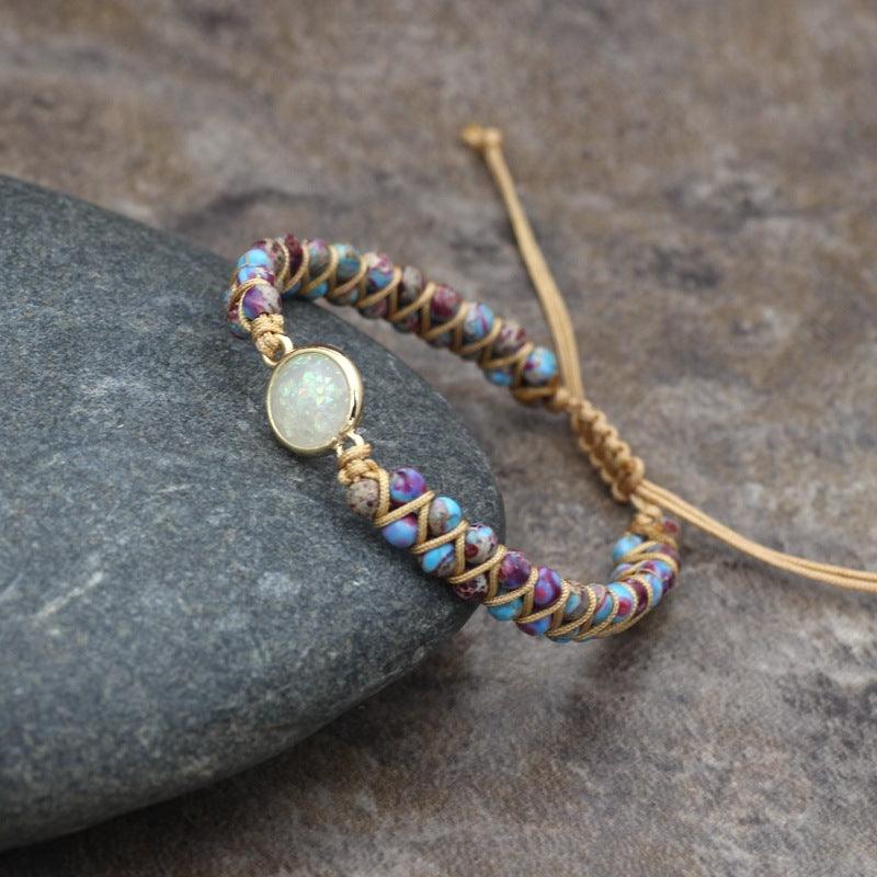 Elegant gemstone bracelet with opalescent center, combining natural beauty and elegance, suitable for daily wear.