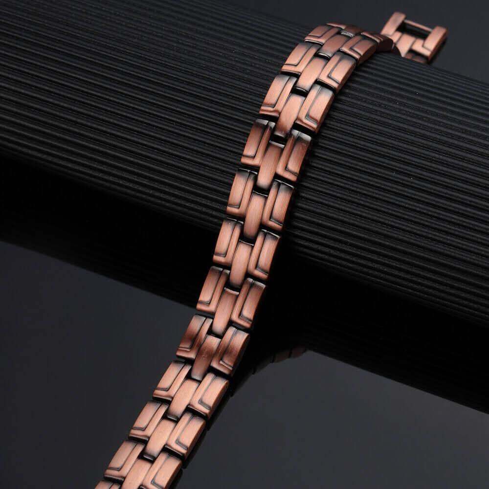 High-quality red copper magnetic bracelet, designed to promote balance and energy.