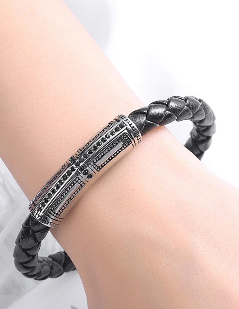 Men's black leather bracelet with engraved metal accent, ideal for a bold and modern look.