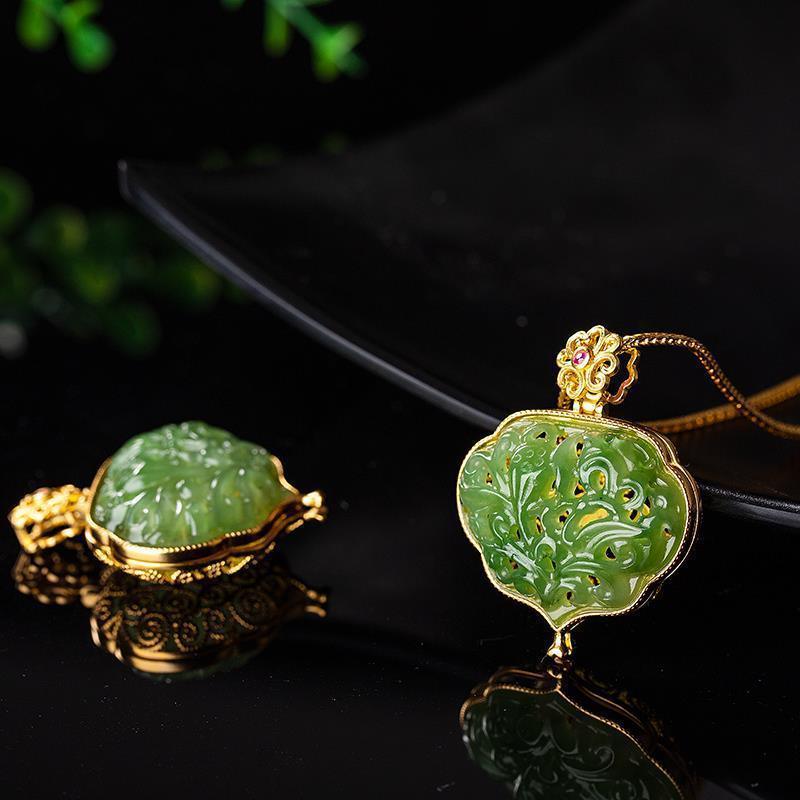This luxurious jade pendant with a gold frame blends traditional craftsmanship with modern luxury, symbolizing timeless beauty.