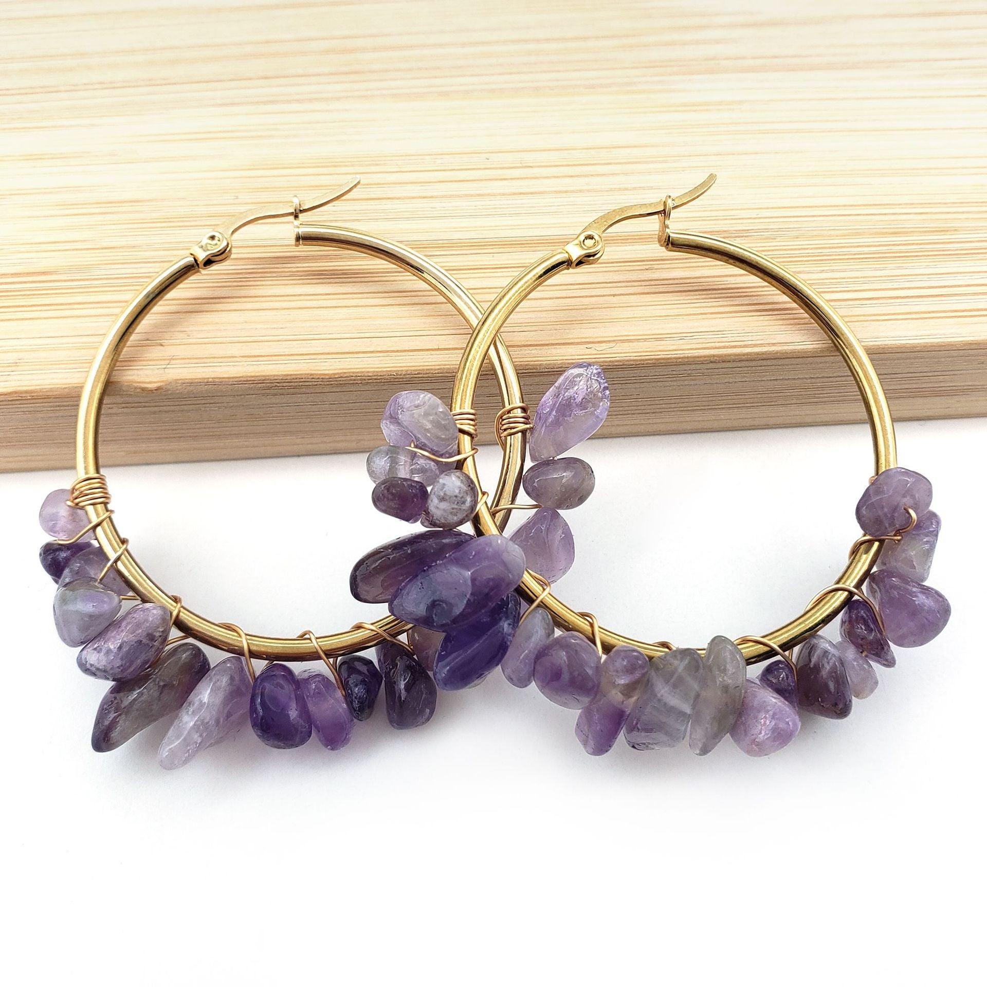 A combination of purple gemstones and gold earrings exudes elegance and mystery. Purple is often seen as a symbol of spiritual power and wisdom, deeply rooted in religious and cultural significance, and is frequently used for meditation and spiritual enhancement.